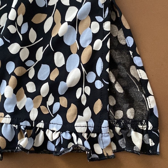 BCBGMaxAzria Leaf Pattern Skirt Size Large - Picture 9 of 11